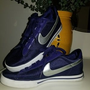 8.5 Nike Tennis Shoes